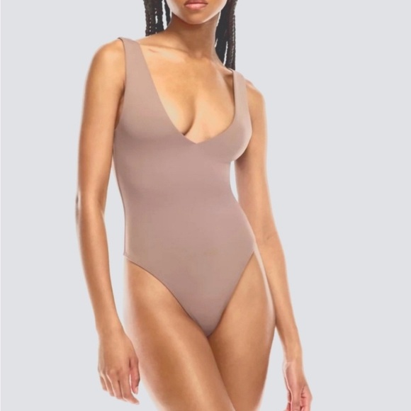 Babaton Tops - Women’s Aritzia Babaton deep v-neck body suit in taupe Size M